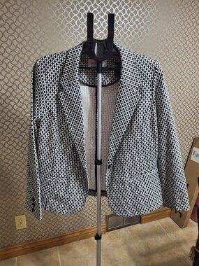 NWT! Liverpool Los Angeles Black and White Batik Patterned Blazer - Size Large